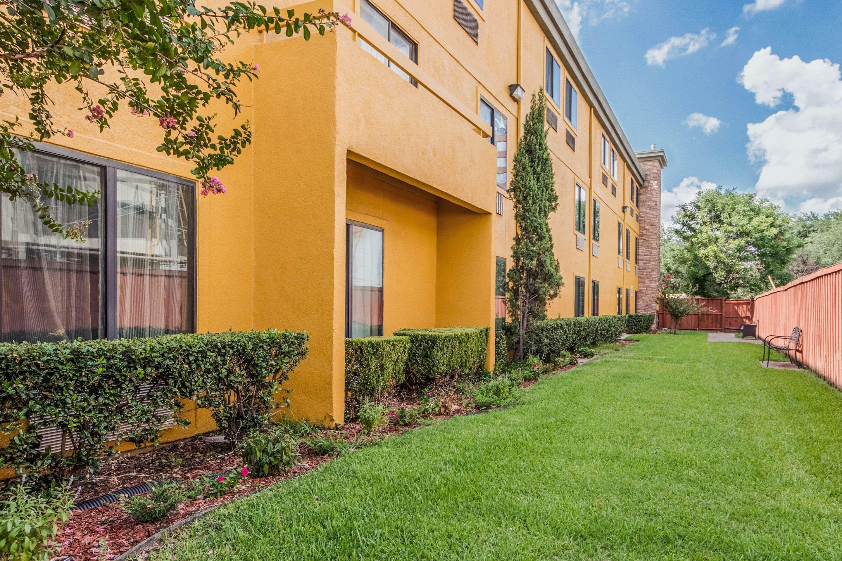 Comfort Inn Dallas Park Central Exterior foto
